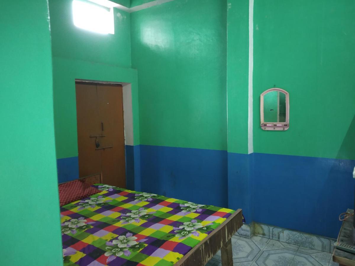 Hotel Yatri Niwas Варанаси Екстериор снимка