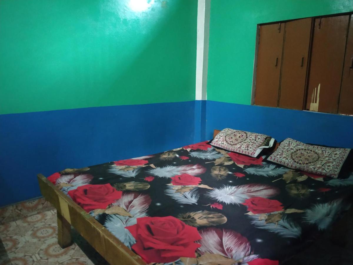 Hotel Yatri Niwas Варанаси Екстериор снимка