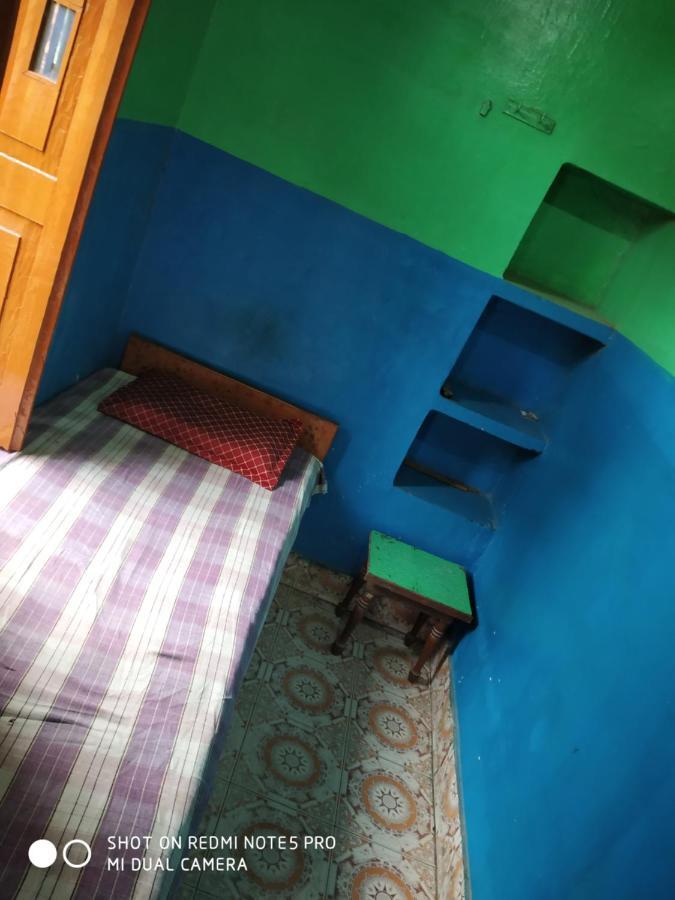 Hotel Yatri Niwas Варанаси Екстериор снимка