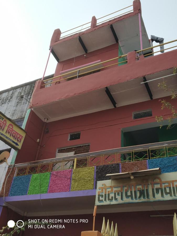 Hotel Yatri Niwas Варанаси Екстериор снимка